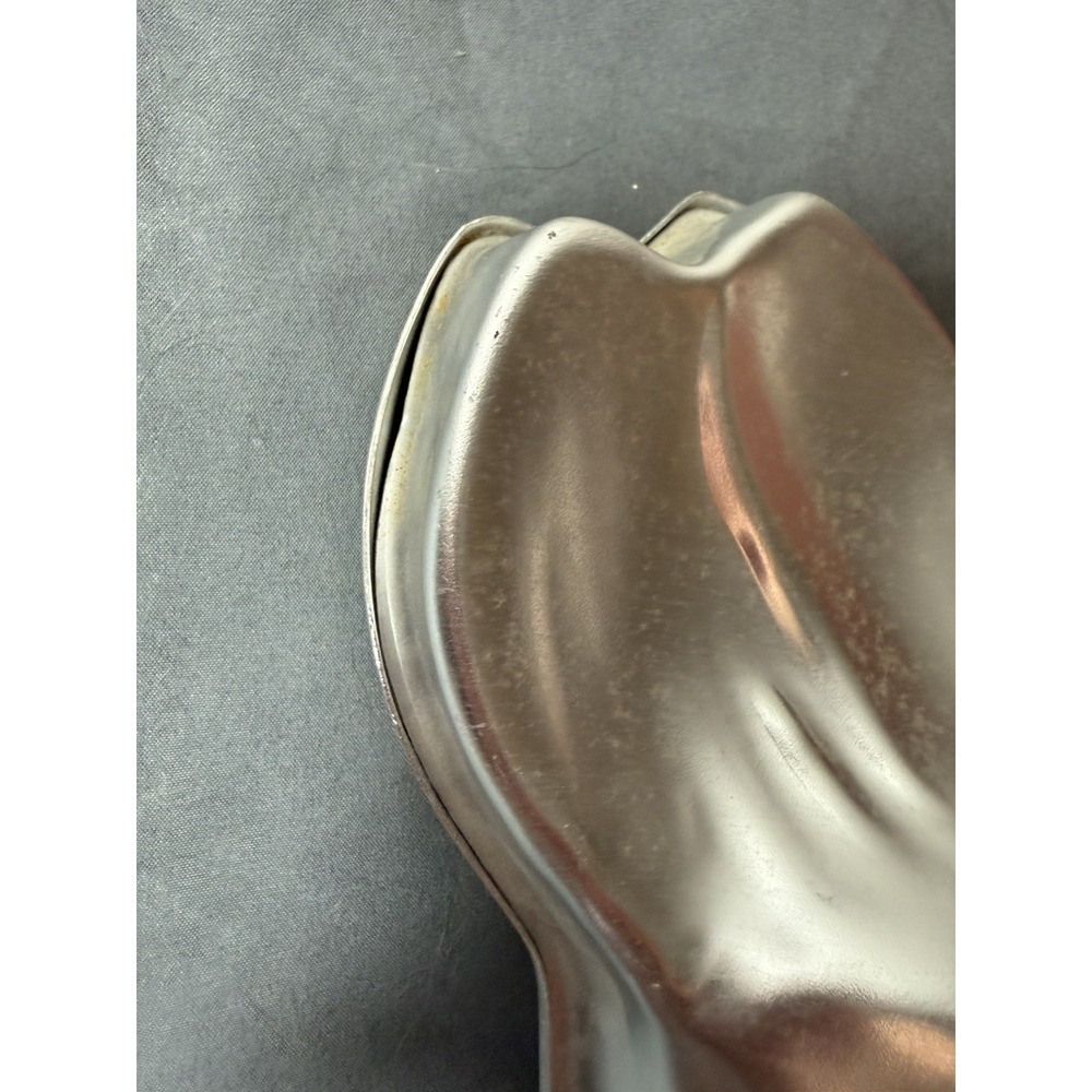 Vintage WILTON Bunny Cake Pan Mold Easter Egg Bow Tie 2 Piece - Picture 3 of 5